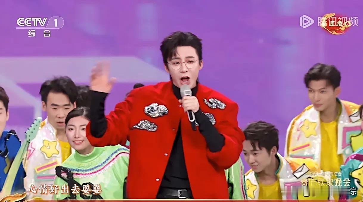 刘宇宁和大张伟太欢乐了，他们两个人在2024年央视春晚上，合唱了一首歌曲，曲风还