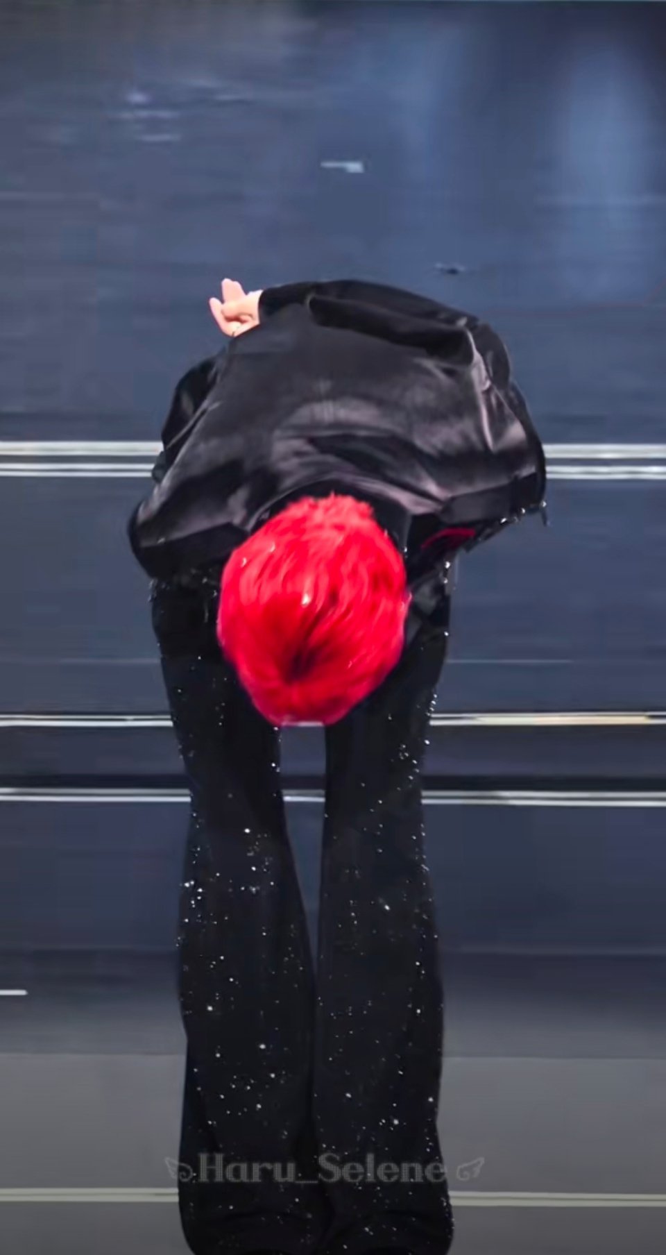 有腿粉的话也不奇怪了，好美的腿，好美的比例。 