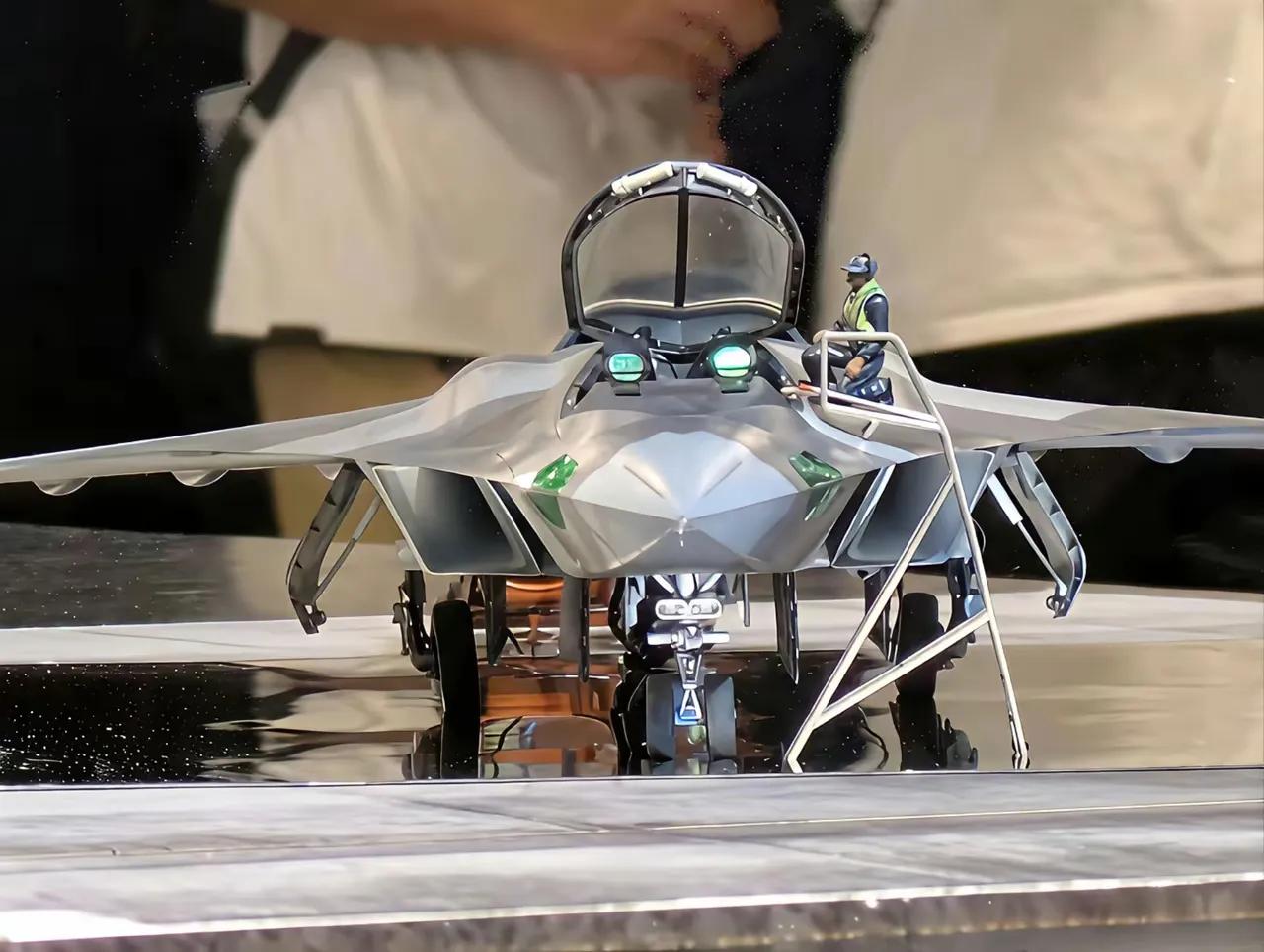 拿破仑说过一句话：永远不要在对手犯错时打断他，因为他会犯更大的错误。

看看美国