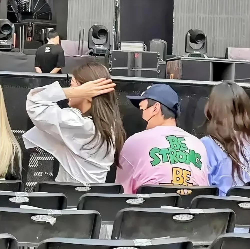 王思聪身边莺莺燕燕这么多，
为什么能够和谐相处，好像也没有谁说他的不好?