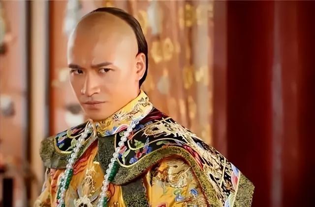 1710年，康熙忙完事，对太监说：“让德妃来侍寝吧”，太监一脸震惊提醒到：“皇上