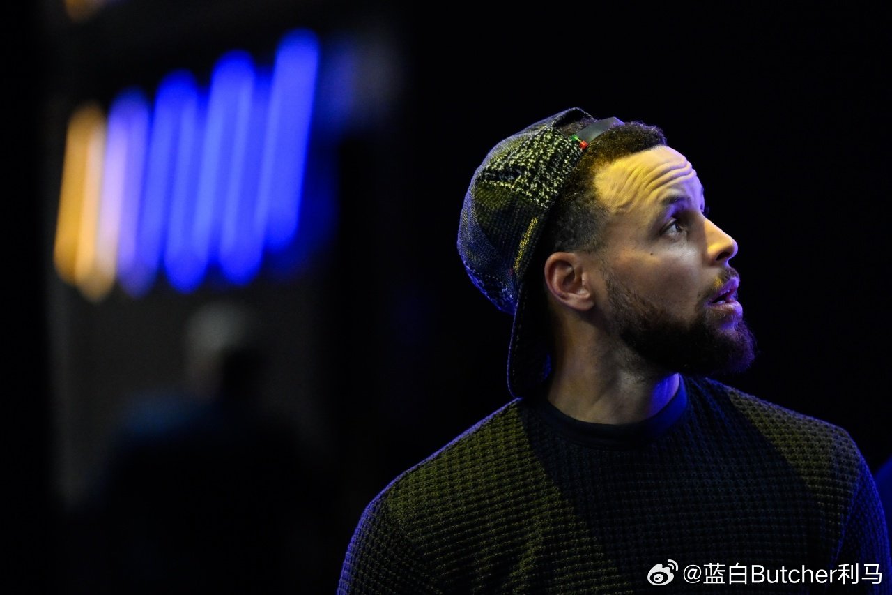 3月3日 NBA常规赛，勇士101-114不敌快船。赛后勇士新签的双向合同后卫内