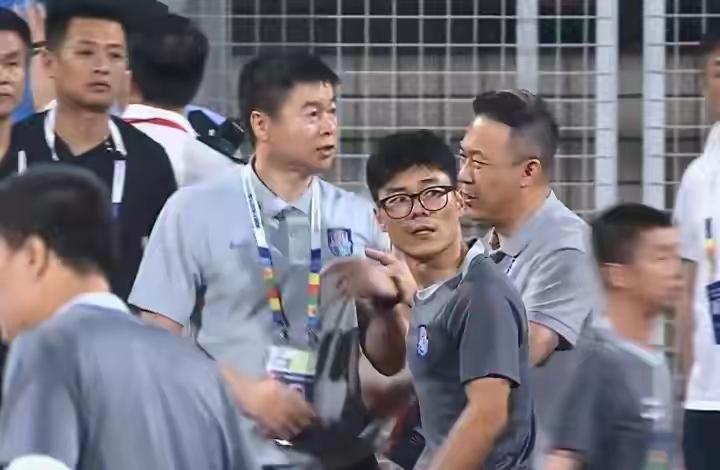 足协认定天津绝平进球无效，主教练于根伟停赛五场！
今天，足协公开了‘专家’的评议