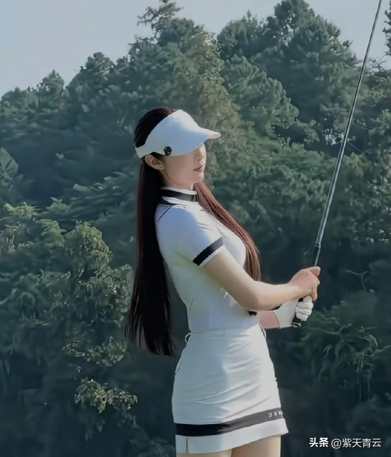 生活最好的状态，
是眼里有光，
心中有爱，
不争不抢，不慌不忙。
得之坦然，失之