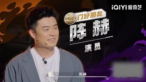 吕严闫佩伦这桌笑声就没停过，一个刚说完“这菜绝了”，另一个立马接“绝在哪，你分析