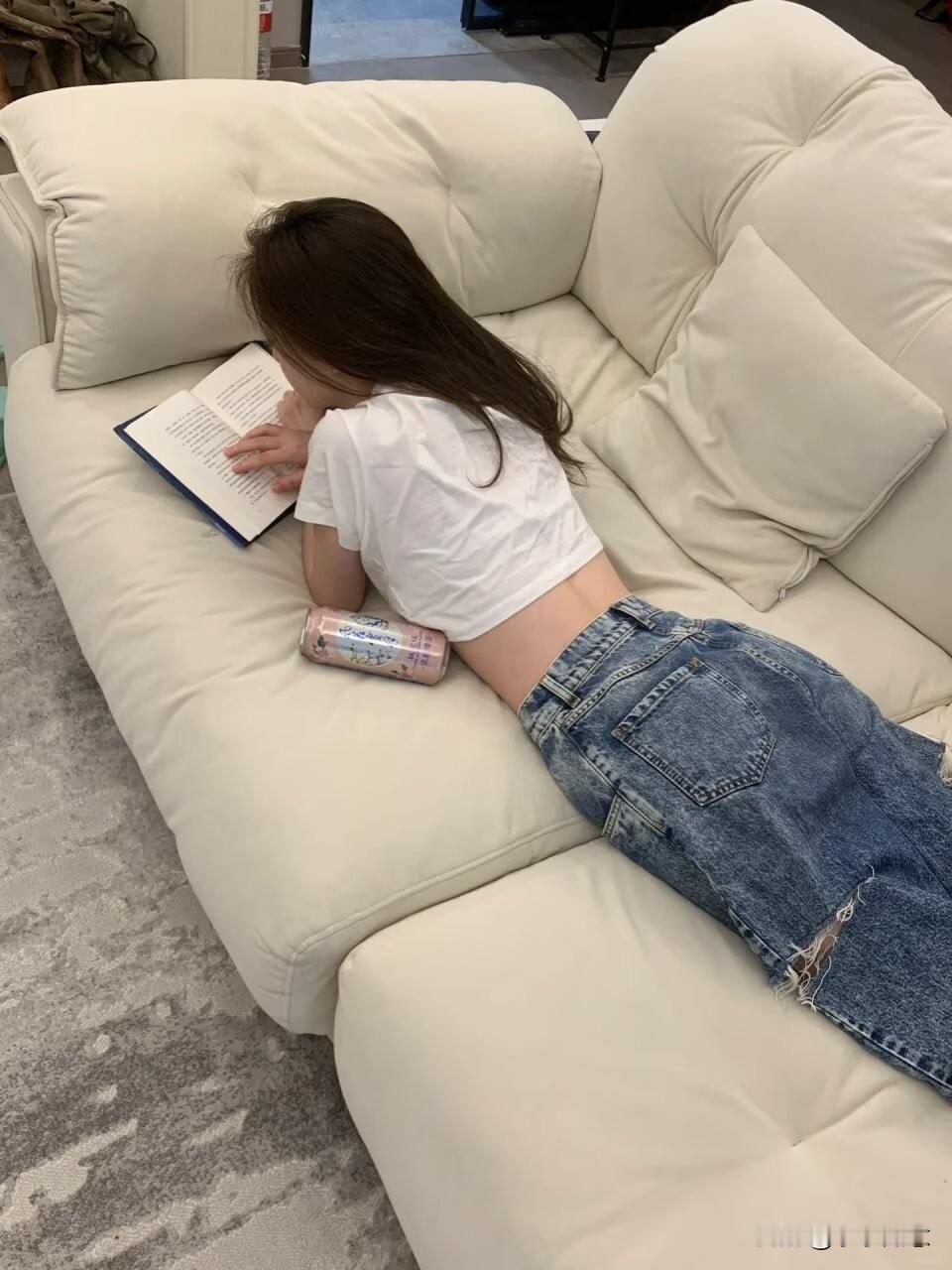人到了中年，似乎会得一种病，无兴趣综合症。

好像进入了无感状态，逐渐没了情绪，