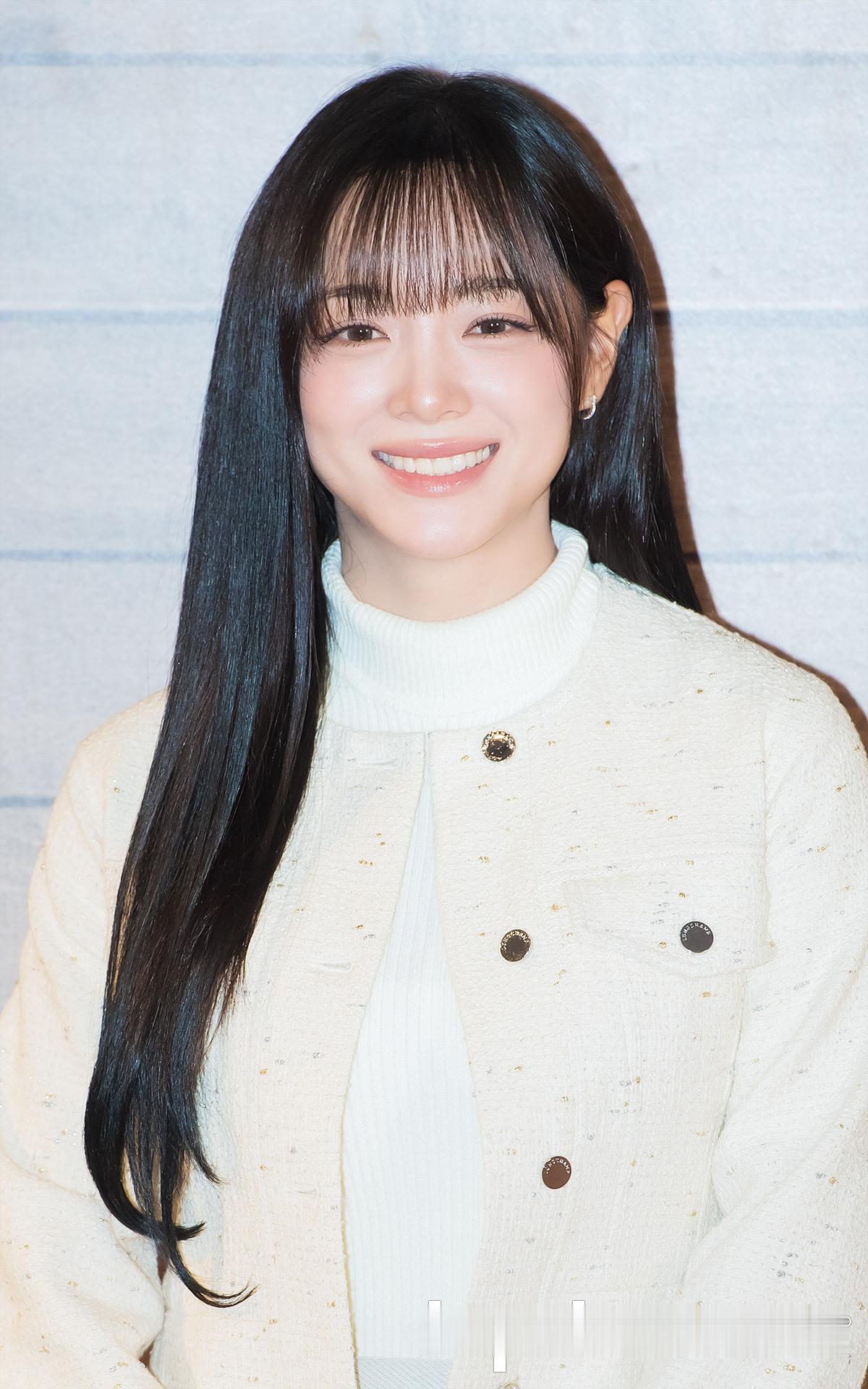 金世正 、IRENE裴珠泫、SULLYOON、JIWOO、曺柔理等青春靓丽面孔亮