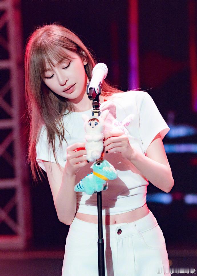 王心凌把压箱底的歌拿出来了 万物皆可音乐 谁说冷门歌没有春天？《美丽的日子》全场