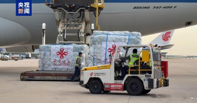 我国援助委首批紧急人道主义救灾物资抵达委内瑞拉7月5日晚，我国首批援助委内瑞拉紧