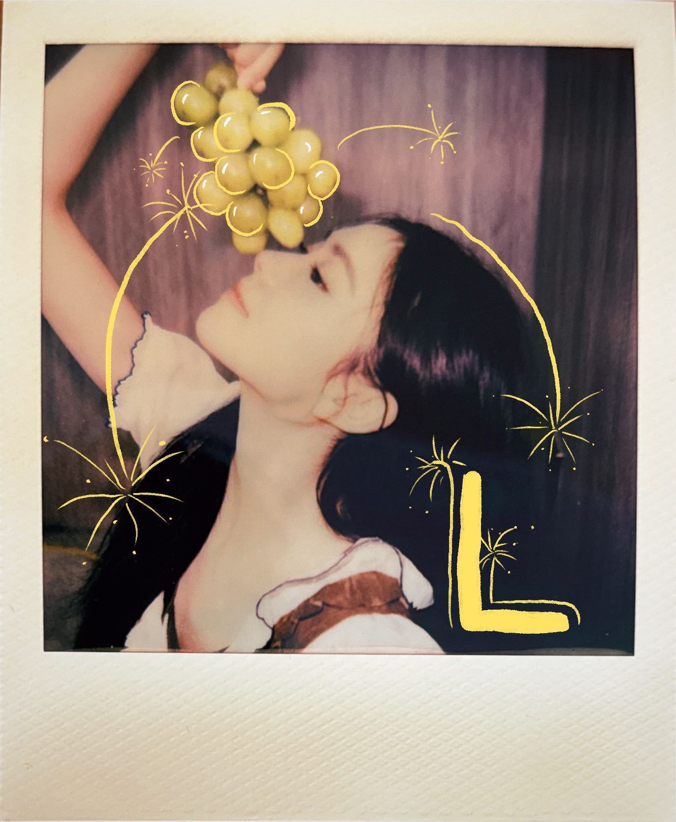 刘浩存复古胶片拍立得所有人都来看刘浩存复古胶片拍立得！好像浩存的小世界呀有雪花雨