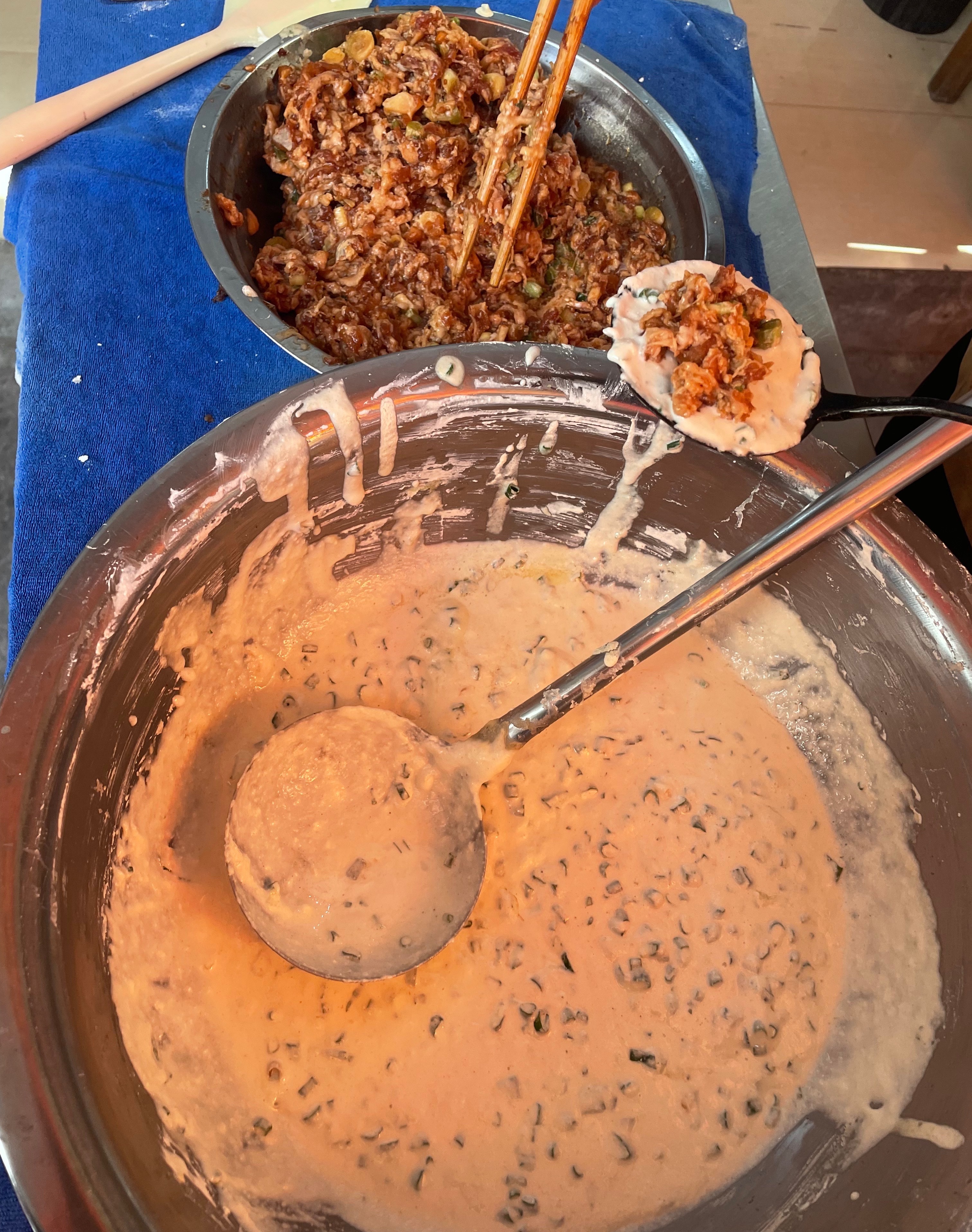 贵港葱苗果贵港美食寻味贵港 广西贵港桂平木根镇的特色美食～葱苗果，里面是有猪肉的