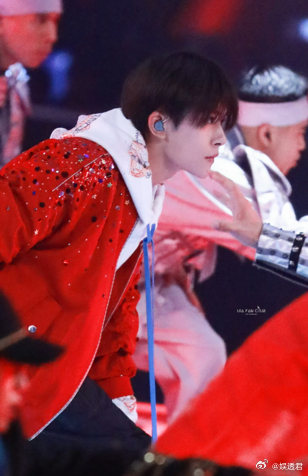 易烊千玺生来就是going我的双11疯狂好六夜千玺的舞台总是充满了魔力，他的一举