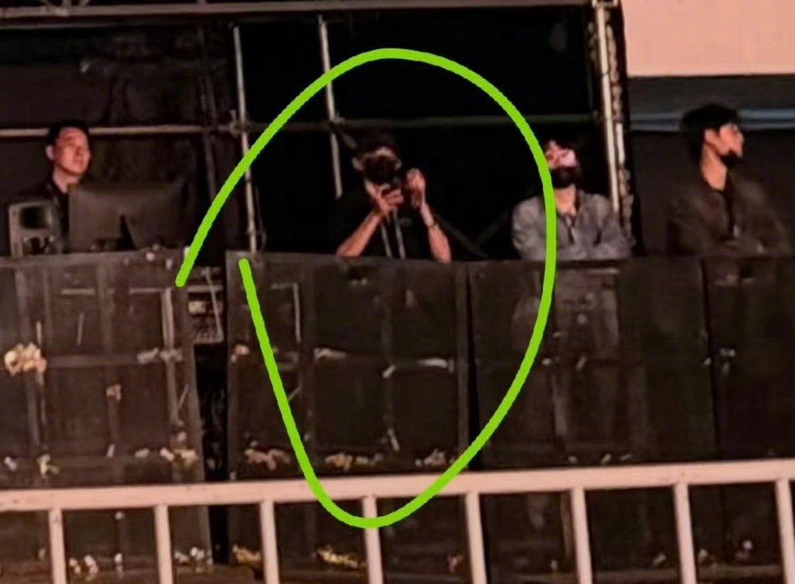 王源看了陶喆演唱会王源低调现身天津看陶喆演唱会，这次伪装得也太隐蔽了吧～坐等源儿