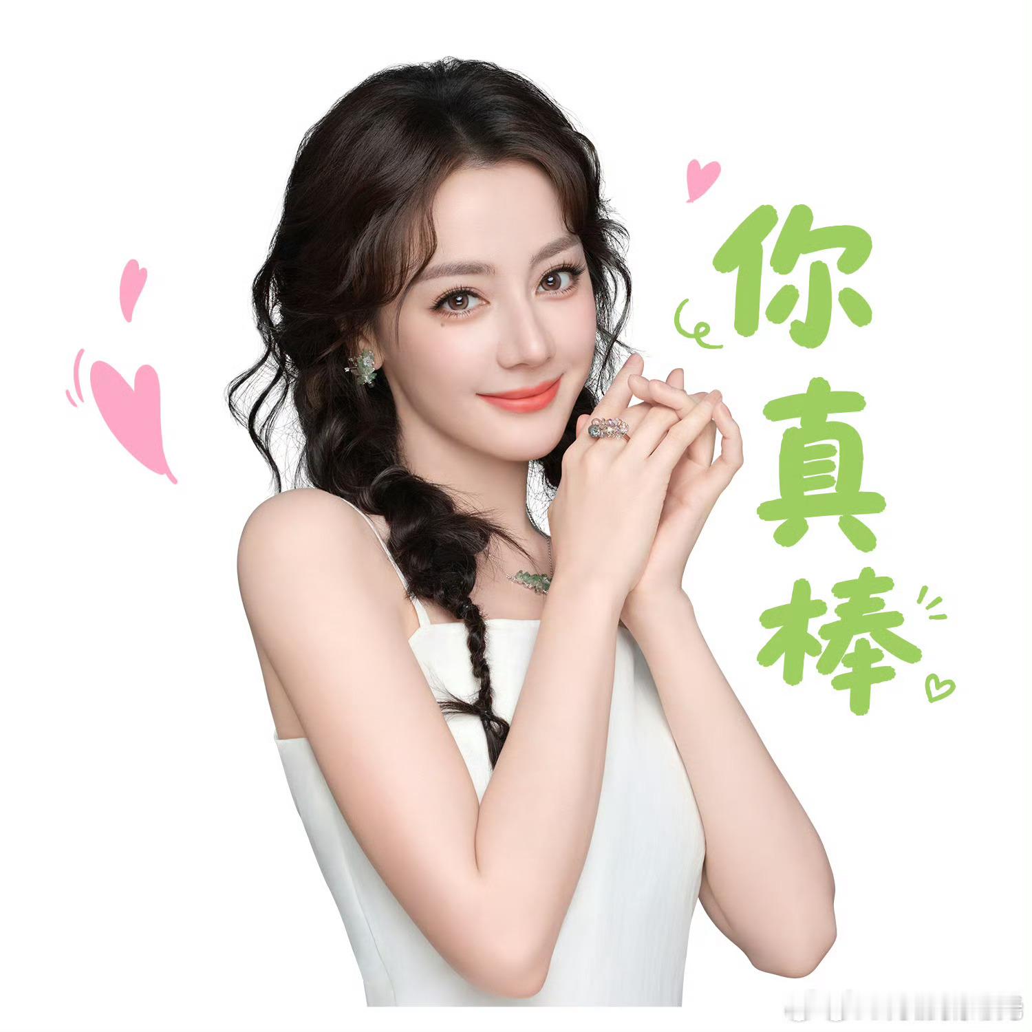 刷到热巴这支片子的时候，我正瘫在沙发上加班，看完直接坐直了。她在奶蓟草花海里奔跑