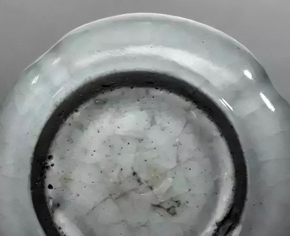 最刺眼的对比，最冰冷的差距

曾经铁律铮铮，不拿群众一针一线，分毫民利皆不容侵占