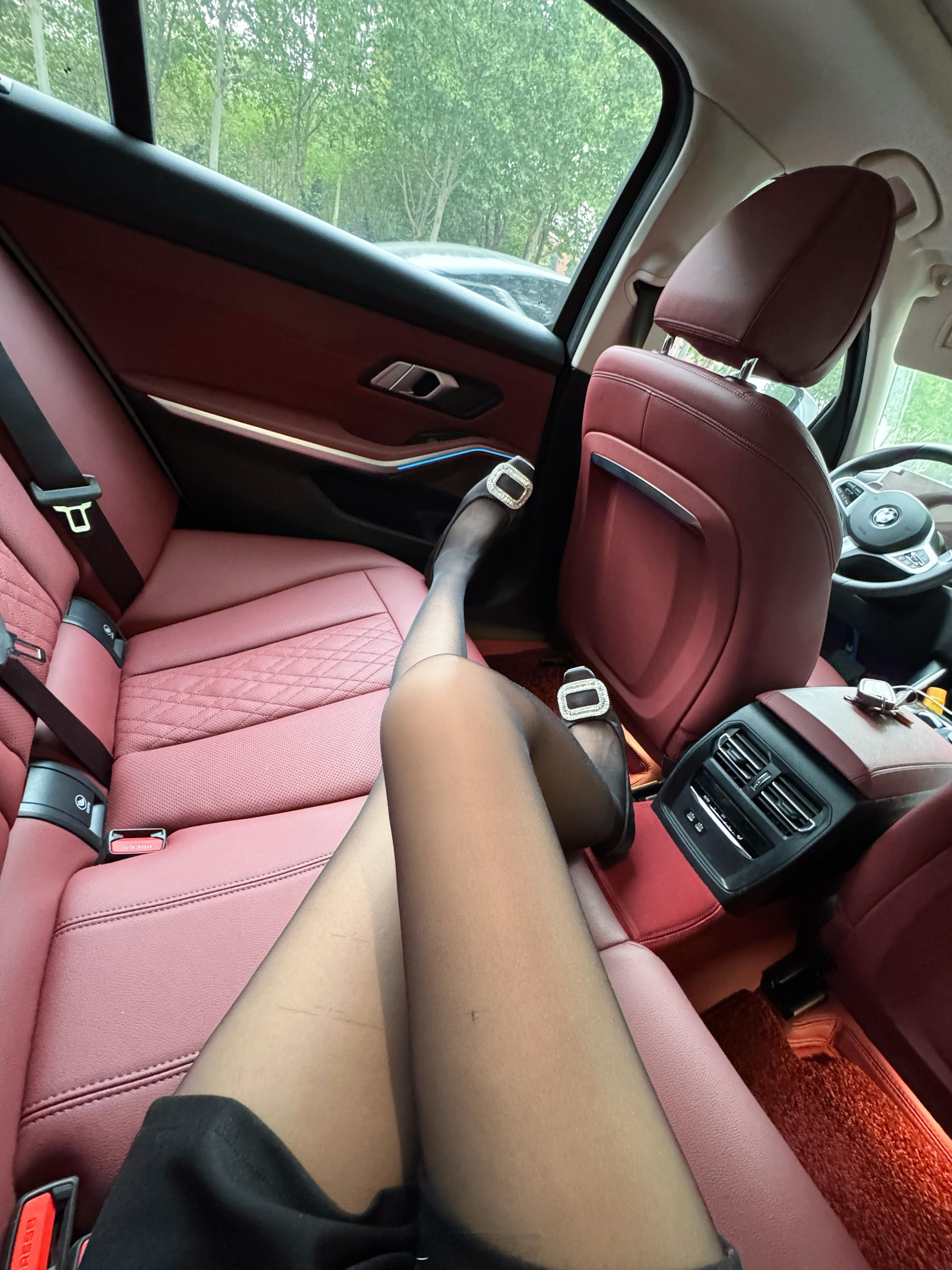 穿搭分享涞觅润丝极品身材御姐颜值气质美女完美身材穿搭分享[超话] 喜欢姐的黑丝美