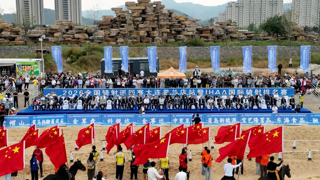 普兰店双出圈了
弯弓承古韵，跃马启新程。9月26日，2026全国骑射巡回赛大连普