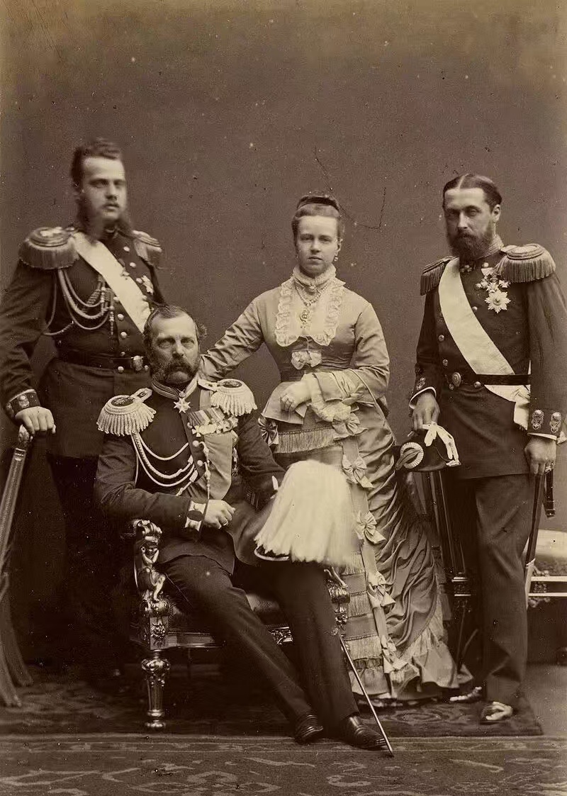 【来自投稿】1874年5月，婚后不久的俄罗斯玛丽亚·亚历山德洛芙娜女大公和父亲亚