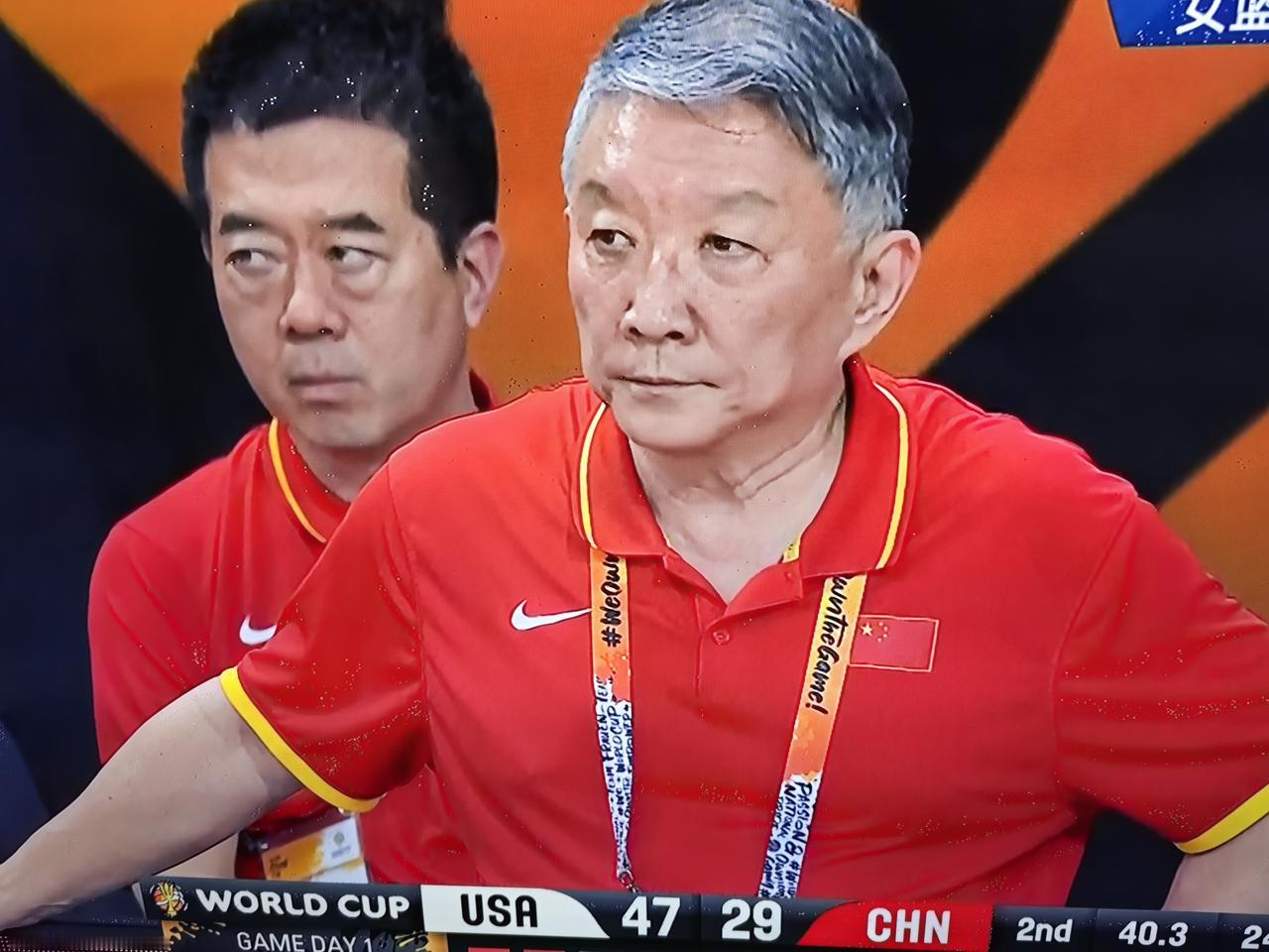 技不如人！
中国女篮除了身高比美国队高之外，其他的均处于劣势，速度不行，力量不行