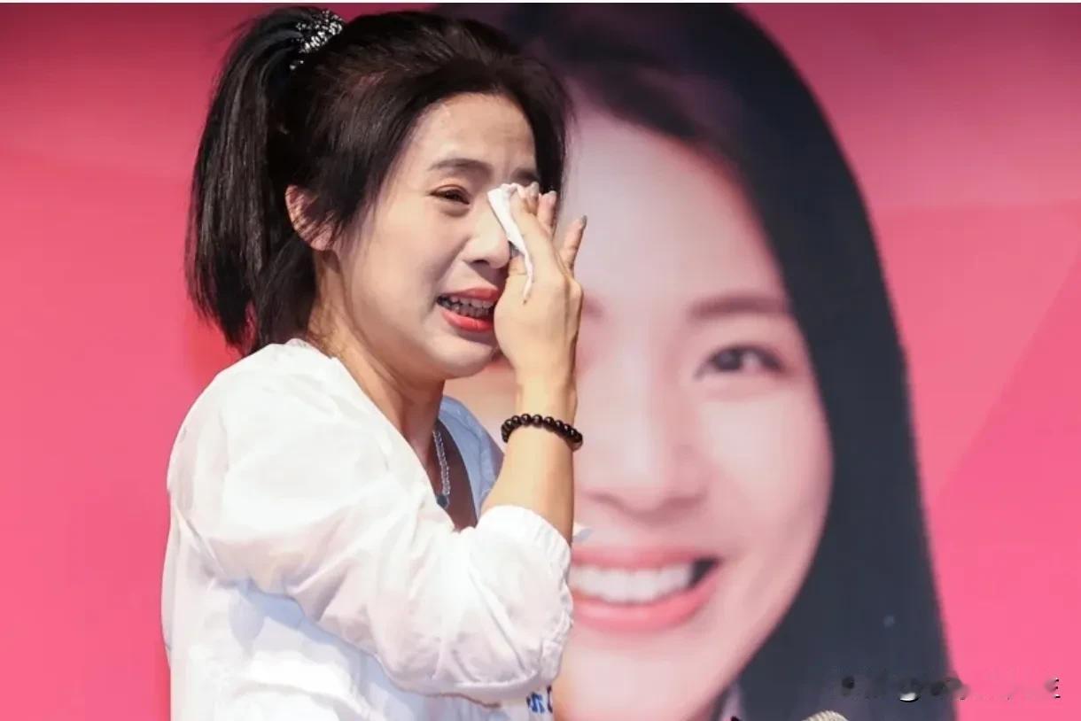 蒋万安力挺感性发言 徐巧芯爆哭

离罢免投票没几天了！国民党立委徐巧芯今天在台北