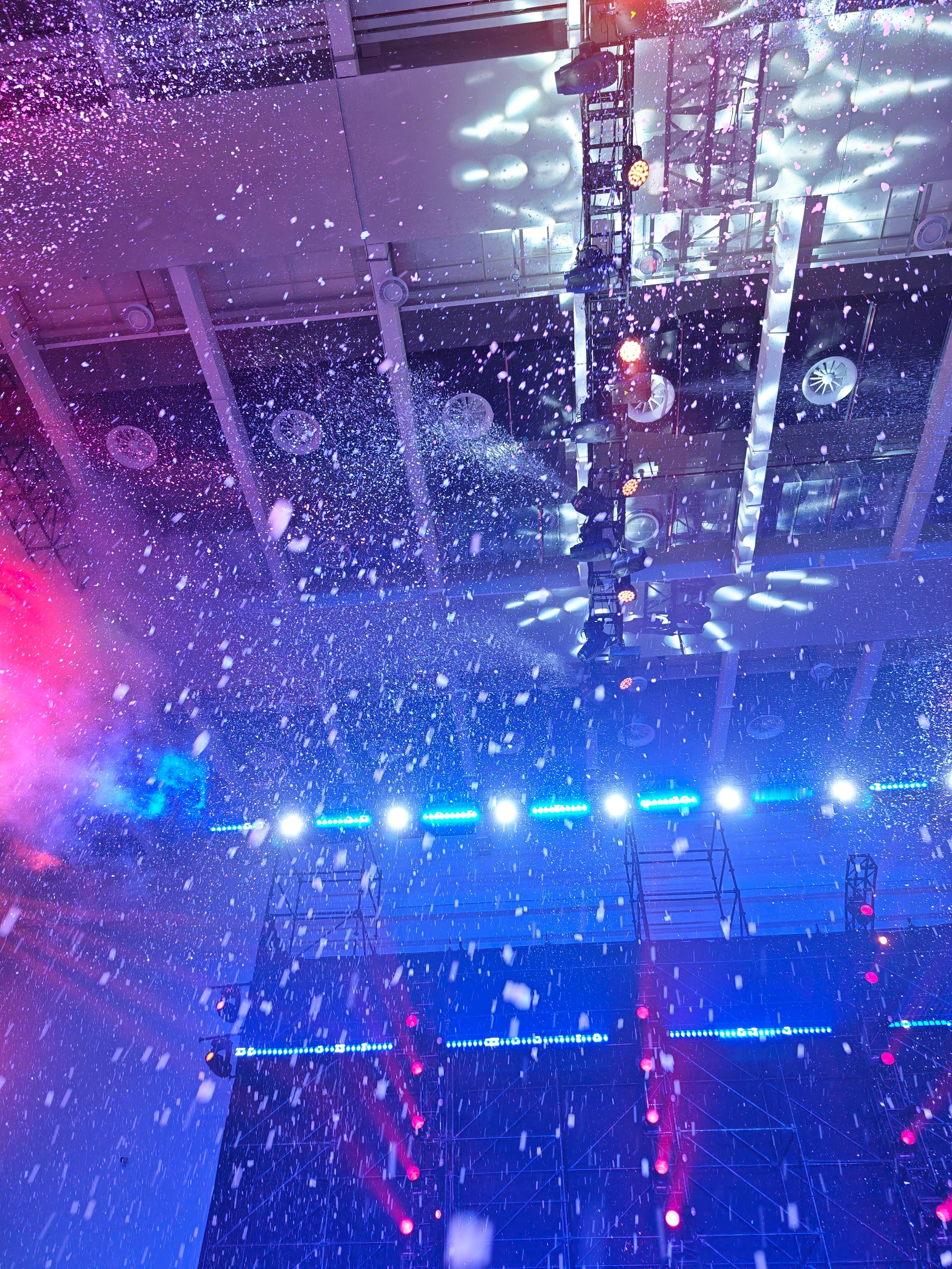 好家伙，耀子会玩啊，现场给你下雪荣耀发布会荣耀magic8 pro air