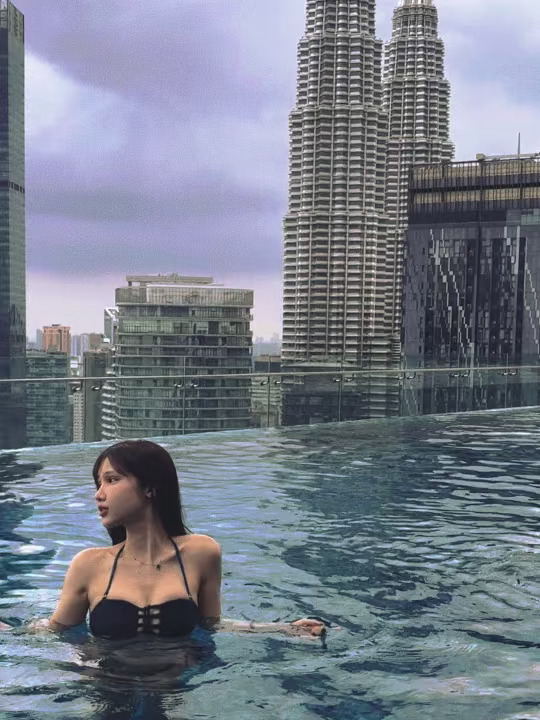 泳池拍照