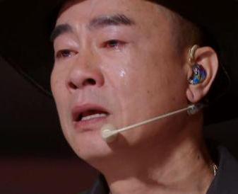 [啤酒]1980年的一天，13岁的陈小春兴冲冲地跑回家对父亲说：“卖掉小弟弟可以