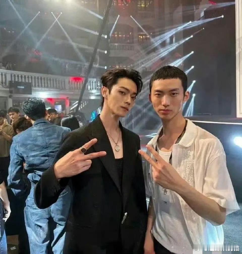 许凯都瘦脱相了，居然还在减脂 ​​​