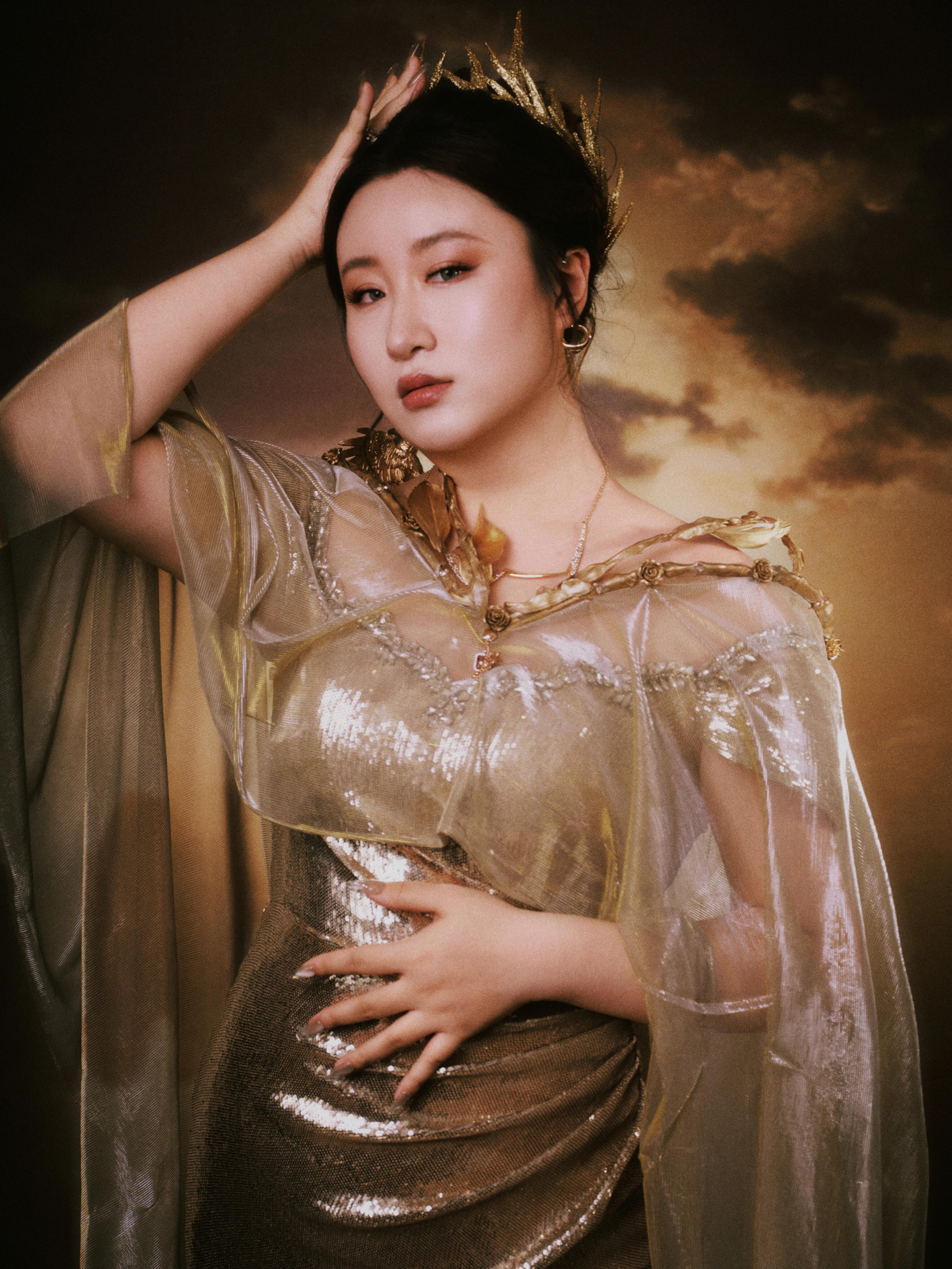 锤娜丽莎 给的爱情我不要给我们带来的小品也太有意思了吧而且锤锤的新年造型也好美 