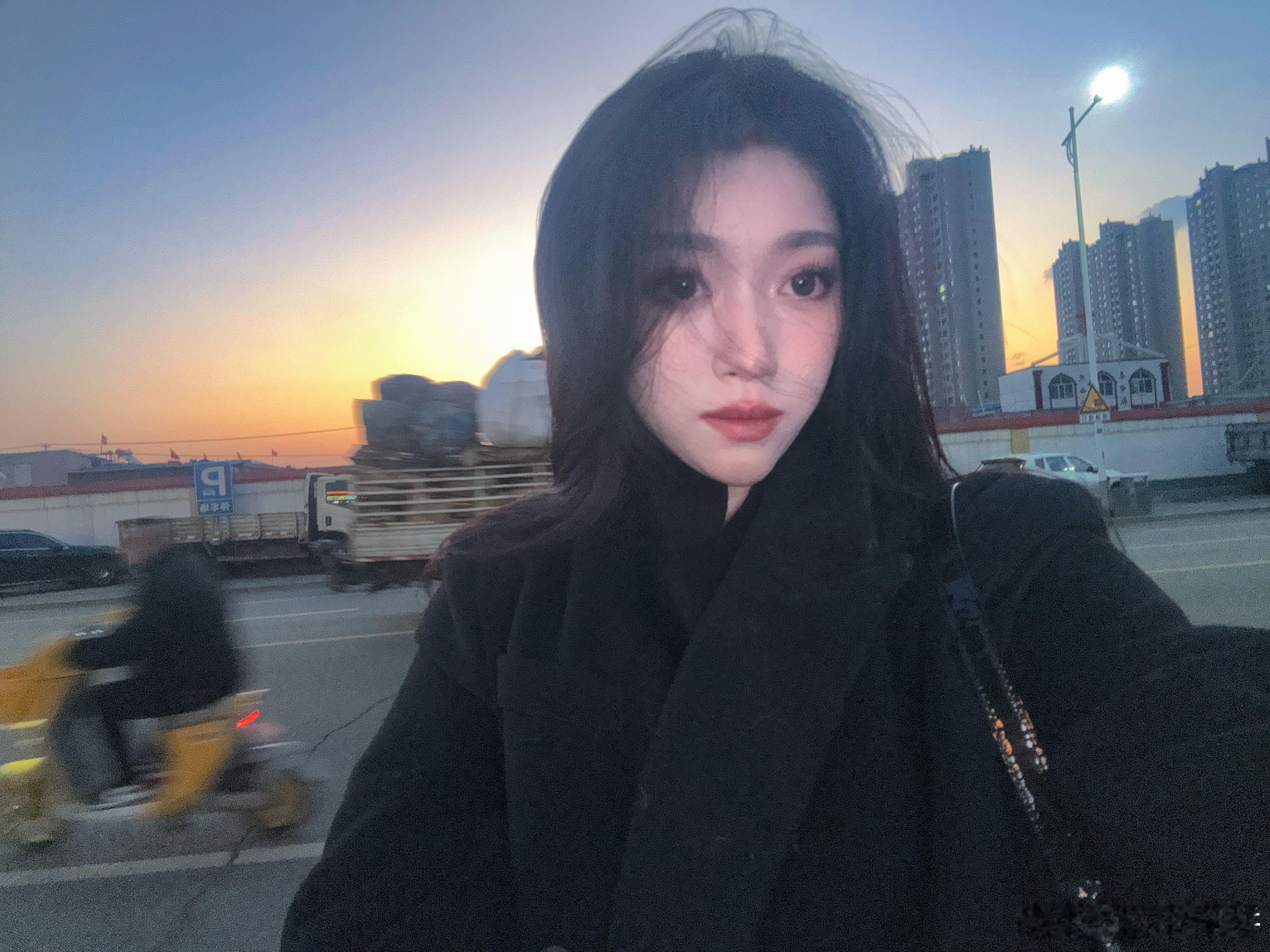 来吧，你来偷啊。我生而赤裸，思想不正的人是你  ​​​