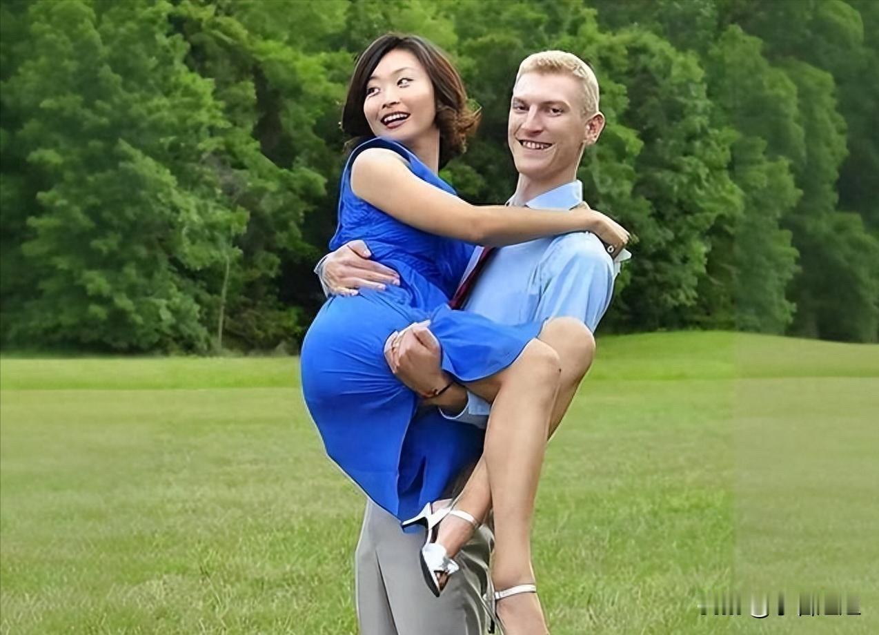 万万想不到，央视名嘴敬一丹的独生女，放着金山银山不继承，偏要去农村“吃苦”！
