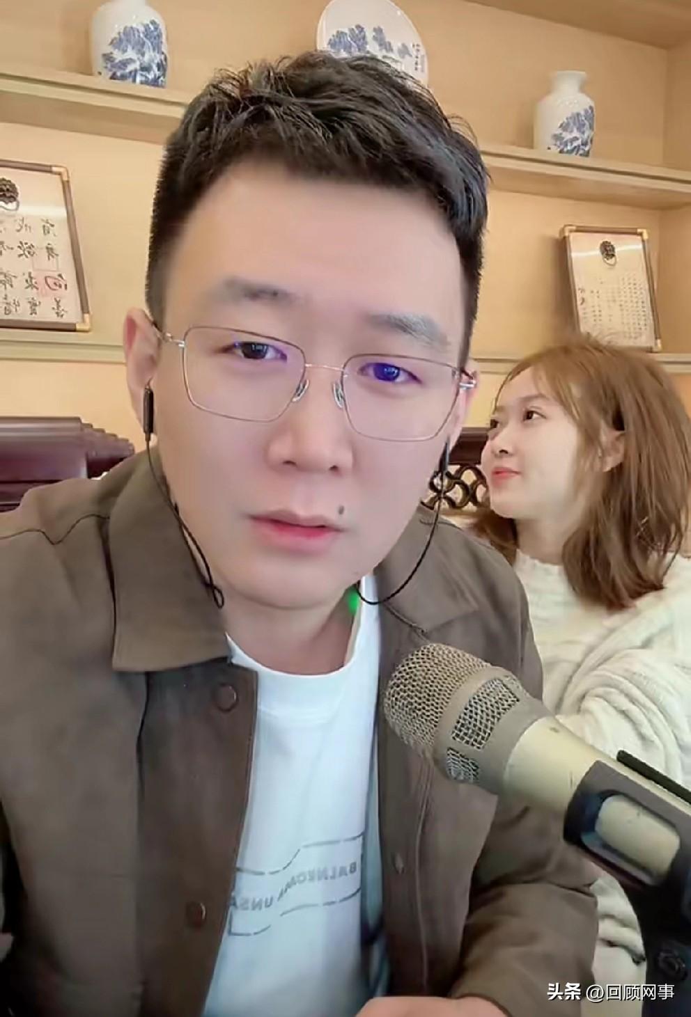 舞帝老利呵斥小白龙忘恩负义！

           小白龙刚回来直播没两天又被