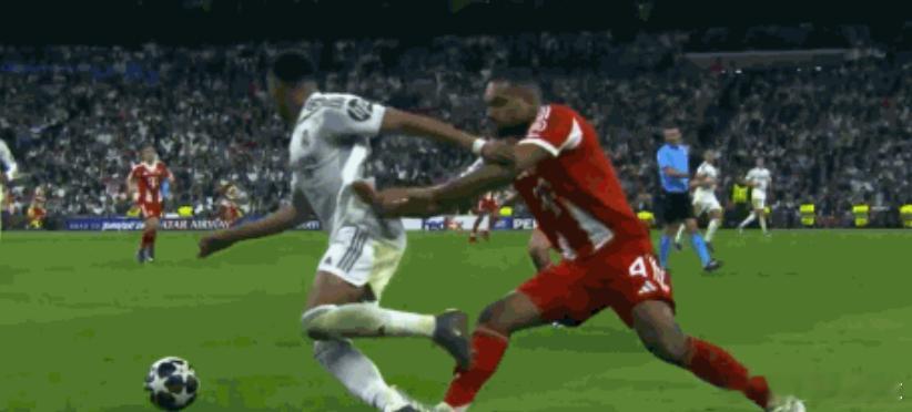 今日凌晨结束的欧冠比赛当中，皇马1-2不敌拜仁慕尼黑。第69分钟，拜仁后卫塔对姆