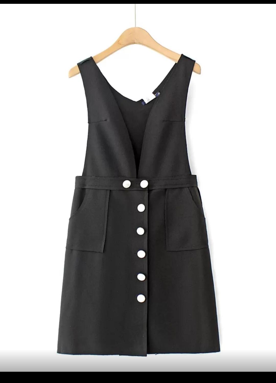 最近入手了这一件，
平时不爱打扮，
没穿过这种衣服，
百度，智能软件问这件衣服怎