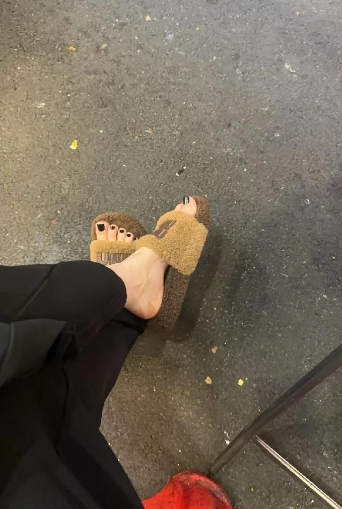 拖孩穿久了真的会“废脚”！我除了冬天俩月，一整年都趿拉着拖鞋，最近上班得穿包脚鞋