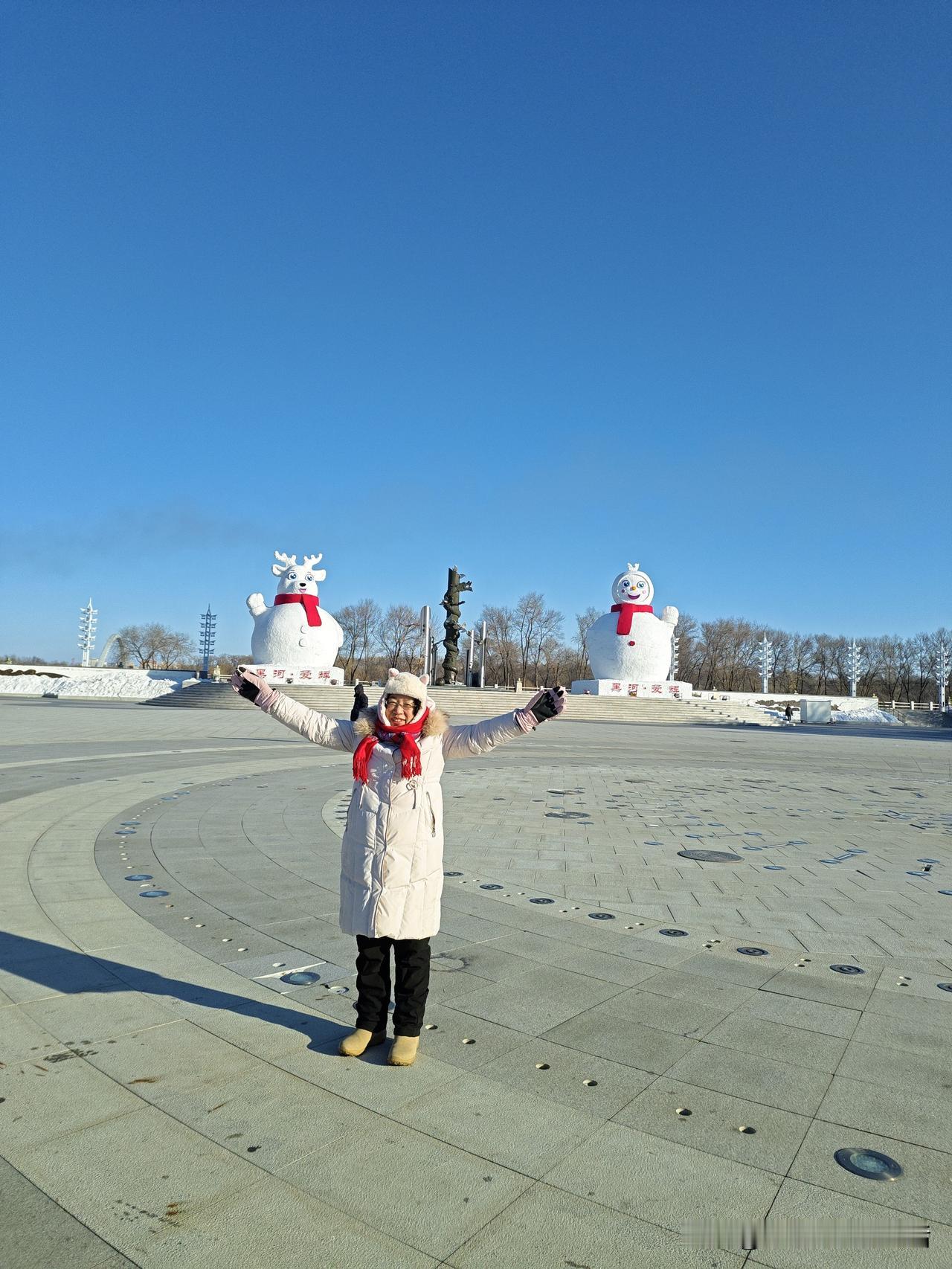 重回黑河老家，终于实现雪人自由啦❄️
 
今年二月份，我带着儿子儿媳，从温暖的青