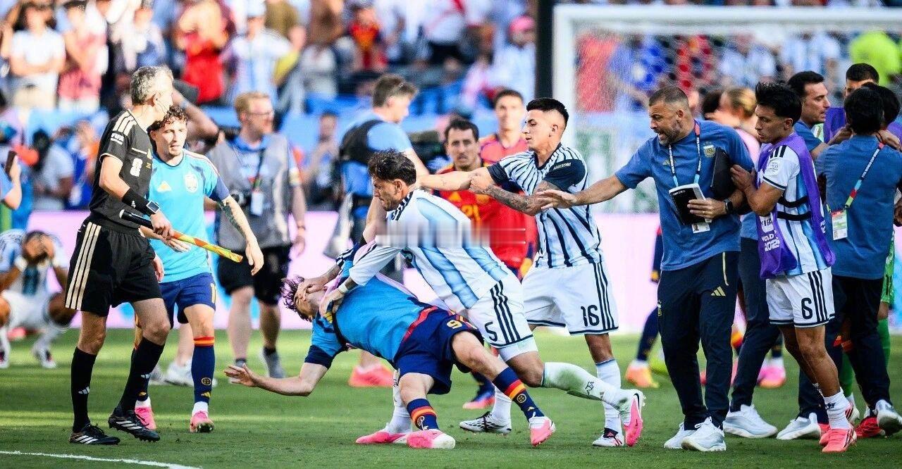 阿根廷队3人或面临长期禁赛【FIFA正式对阿根廷足协启动调查】当地时间7月29日