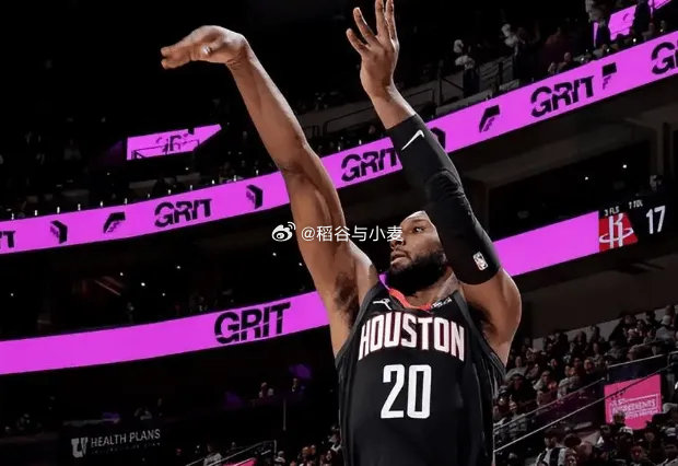 奥科吉就算投不进，好歹防守能力出色，积极性也在，在绝大多数时候场上效果也是不错的