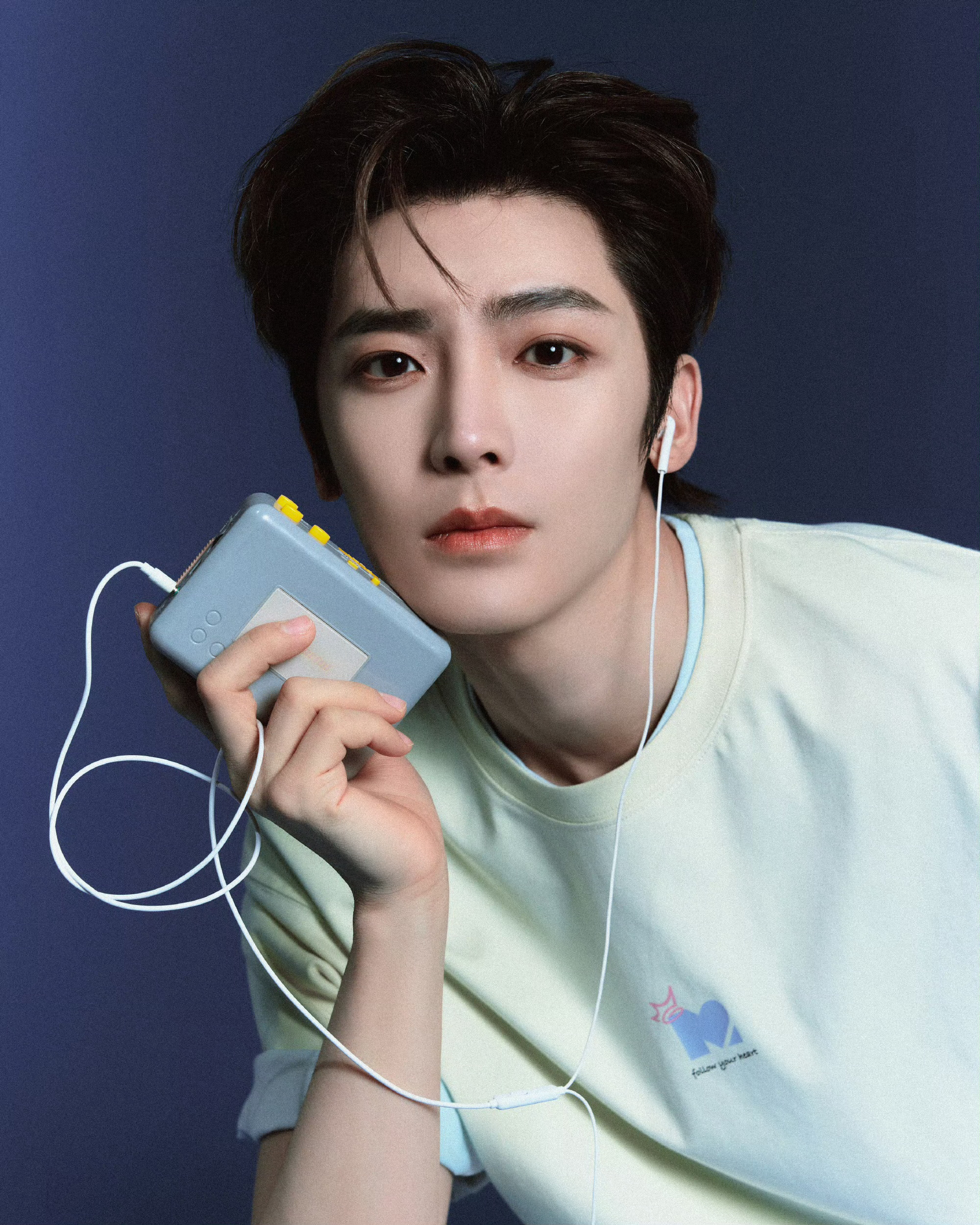 刘大锤上一次给侯明昊安排孔雪儿，这次安排卢昱晓，侯明昊是内娱的火炉吗？谁想火就来