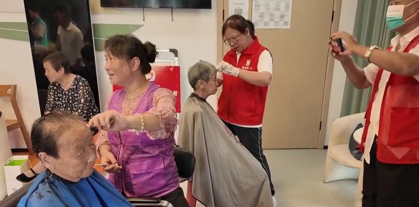 台州1000份爱心餐暖心回馈志愿力量善意双向奔赴最动人！椒江首次为社区志愿者送上