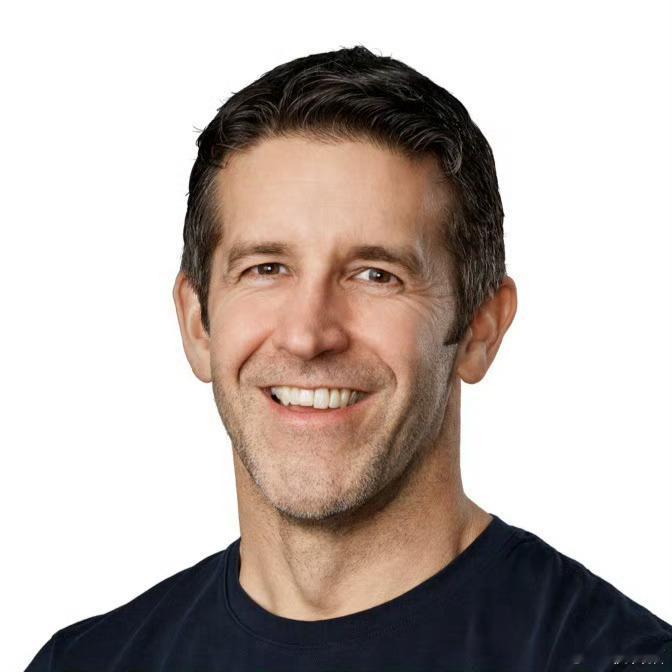 苹果公司新任CEO———John Ternus 