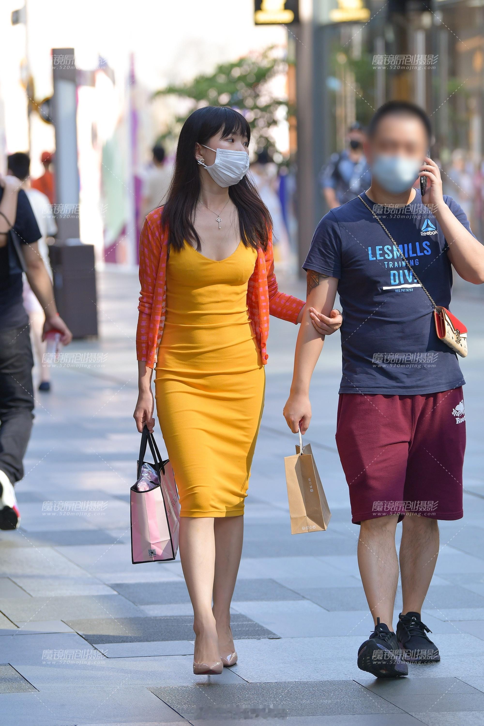 橘黄色和橘红色搭配，颜色和质感都是上上选！今日穿搭(ootd)时尚潮流 ​​​