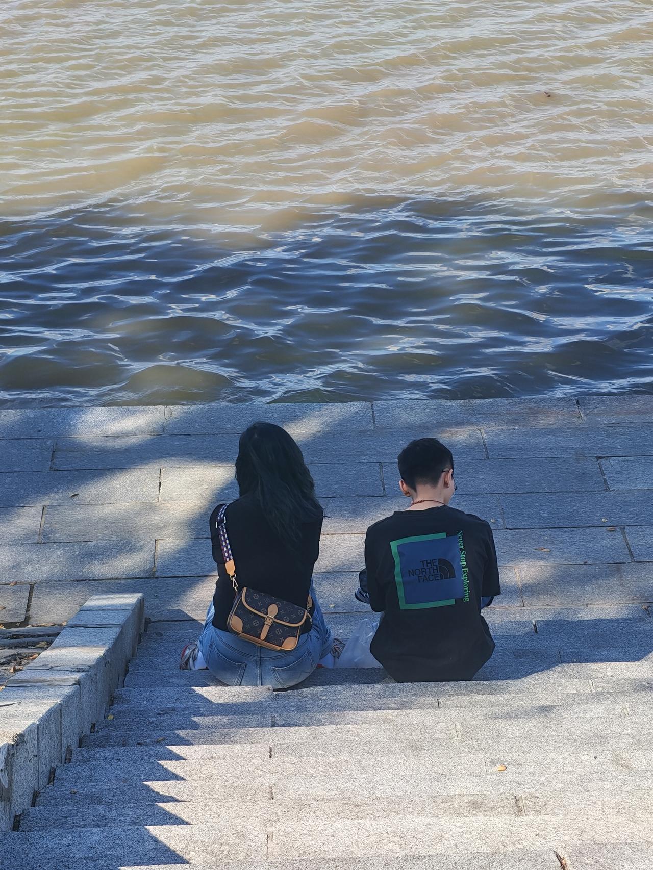 下联：世事无常易变迁