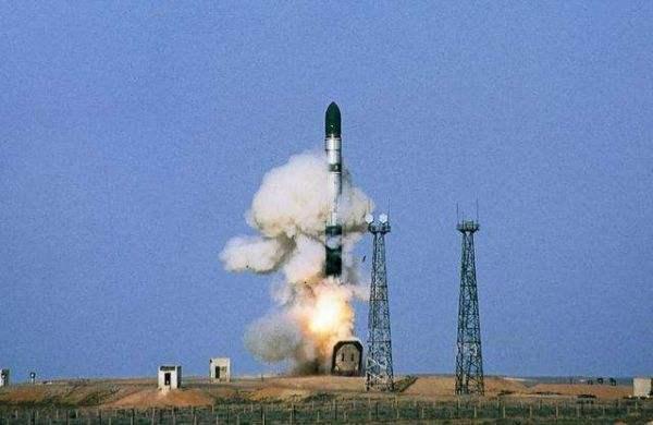 一旦中国动用“核武器”对日本本土实施打击，那么等着中国的将会是来自于半数幸存日本