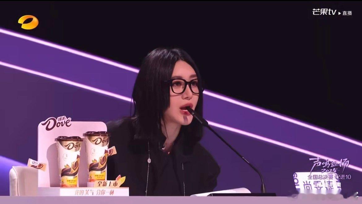 尚雯婕代班累坏何老师 花花找来的代班果然不一般！一会追问是不是传统节目，一会又点