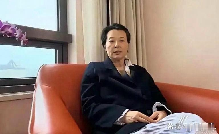 袁立近照，老病相逼，祝早日康复 ​​​