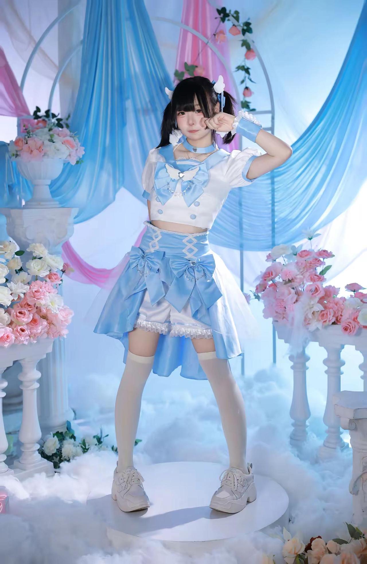 穿上了亲手设计的打歌服(๓´˘`๓)地下偶像 打歌服 公式照 日系