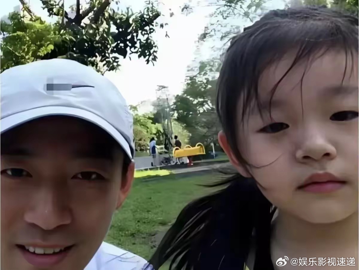 曲线妈妈想把孩子给小菲养这已经不是什么秘密了。​她一直在暗示​甚至明说想把孩子给