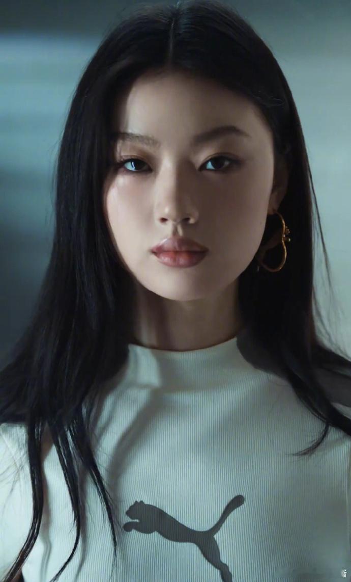 单依纯豹塑单依纯冷脸高智感 不刻意营造酷感，却自带超强气场，单依纯的冷脸高智感真