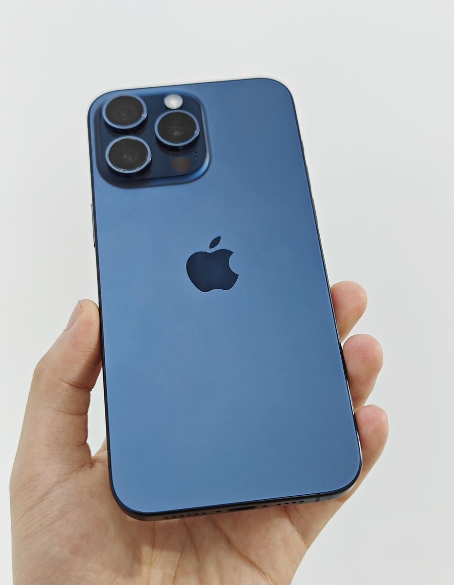 万万没想到，苹果好说歹说，iPhone 15PM终于给到个潜望镜头，到2024年